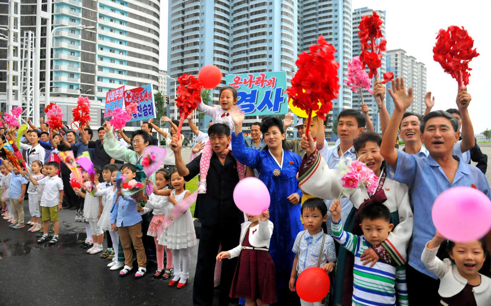 People show support for those who contributed to the success of the intercontinental ballistic rocket program