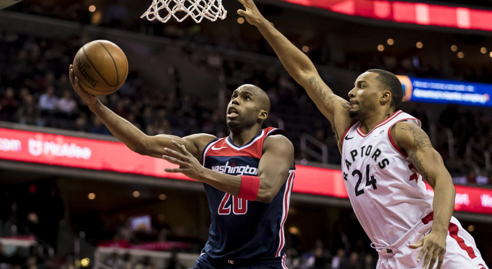 Jodie Meeks drives to the basket past Norman Powell during the second half at Capital One Arena on February 01, 2018. (Photo by Scott Taetsch/Getty Images)