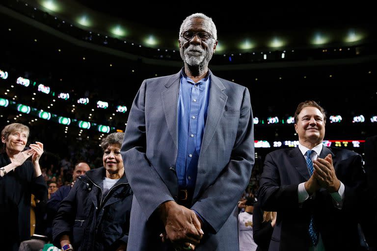 Uno de los tantos homenajes a Bill Russell; aquí, durante un partido entre Boston Celtics y Milwaukee Bucks, en 2013