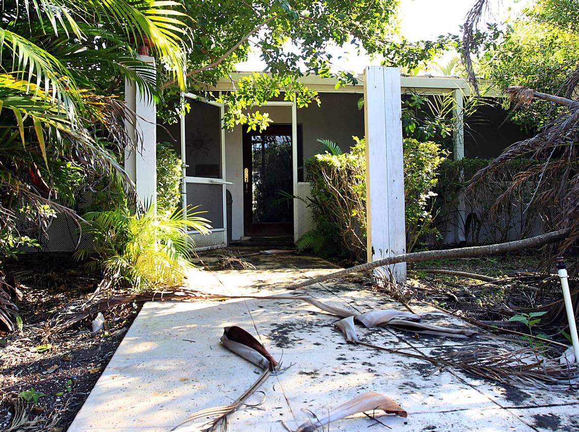 The front of O.J. Simpson’s Kendall house, which was foreclosed upon and resold. Pedro Portal/El Nuevo Herald File