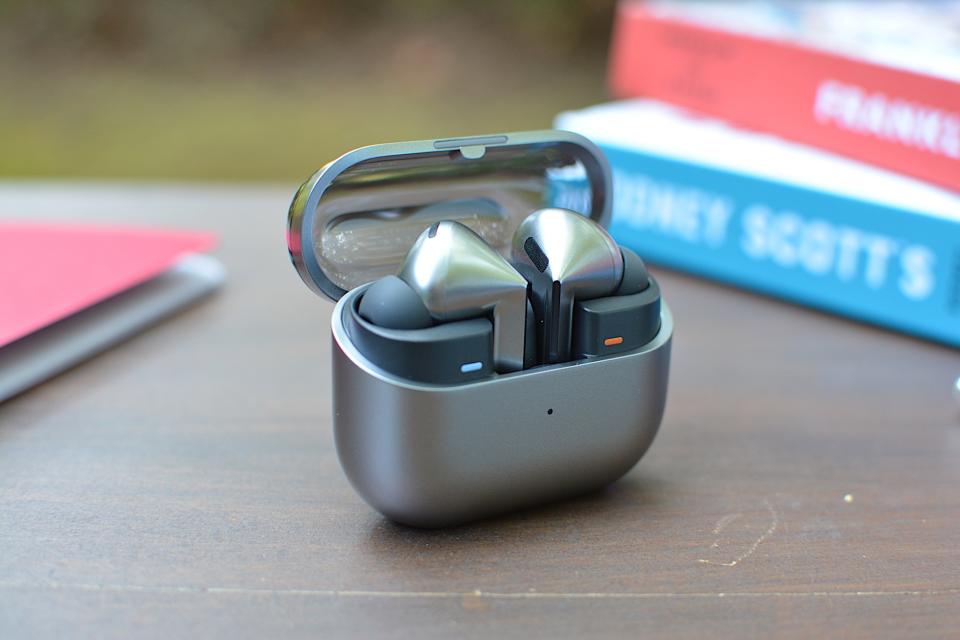 <p>The silver color helps differentiate the Galaxy Buds from Apple's AirPods.</p>
