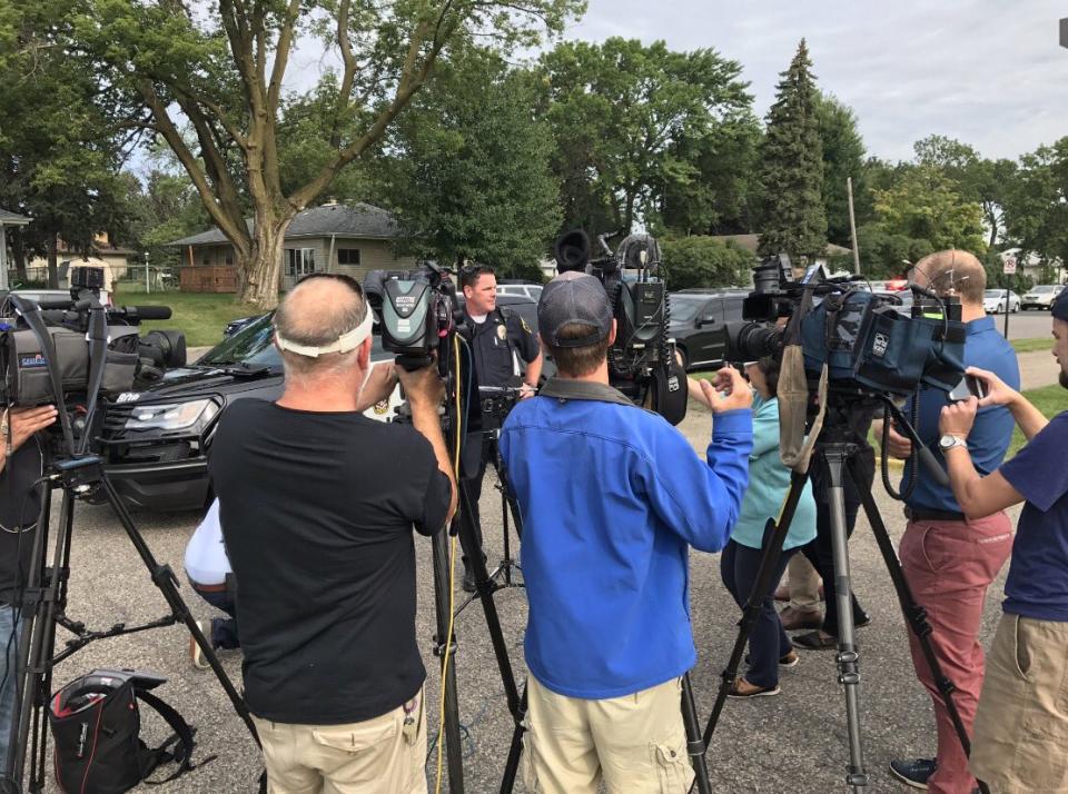 <p>Police address the press at the site of an explosion at the Dar Al-Farooq Islamic Center in Bloomington, Minn., on Aug. 5, 2017. (Photo: Bloomington Police‏ via Twitter) </p>