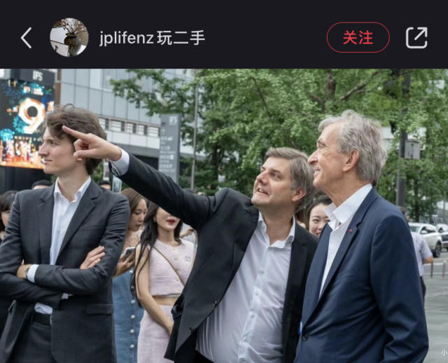 Bernard Arnault (F), CEO of Moet Hennessy Louis Vuitton (MHLV) and Casino  tycoon Stanley Ho are seen at the ground-breaking ceremony for LAvenue  Shang Stock Photo - Alamy