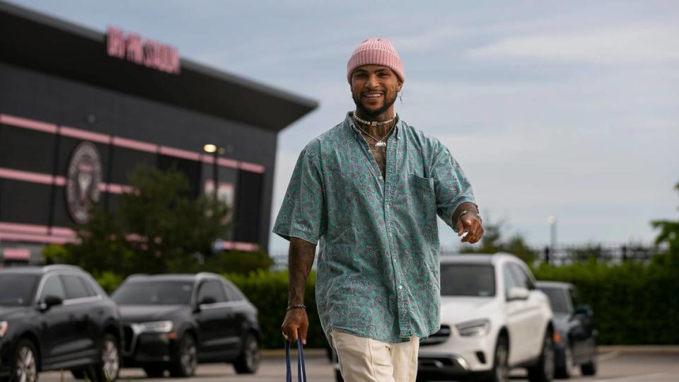 Inter Miami CF defender DeAndre Yedlin (2) arrives before the start of his MLS soccer match against New York City FC at DRV PNK Stadium on Saturday, Aug. 13, 2022, in Fort Lauderdale, Fla.