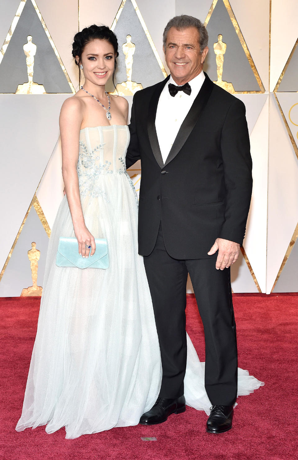 <p>Rosalind Ross and Mel Gibson attend the 89th Annual Academy Awards. (Photo: Kevin Mazur/Getty Images) </p>