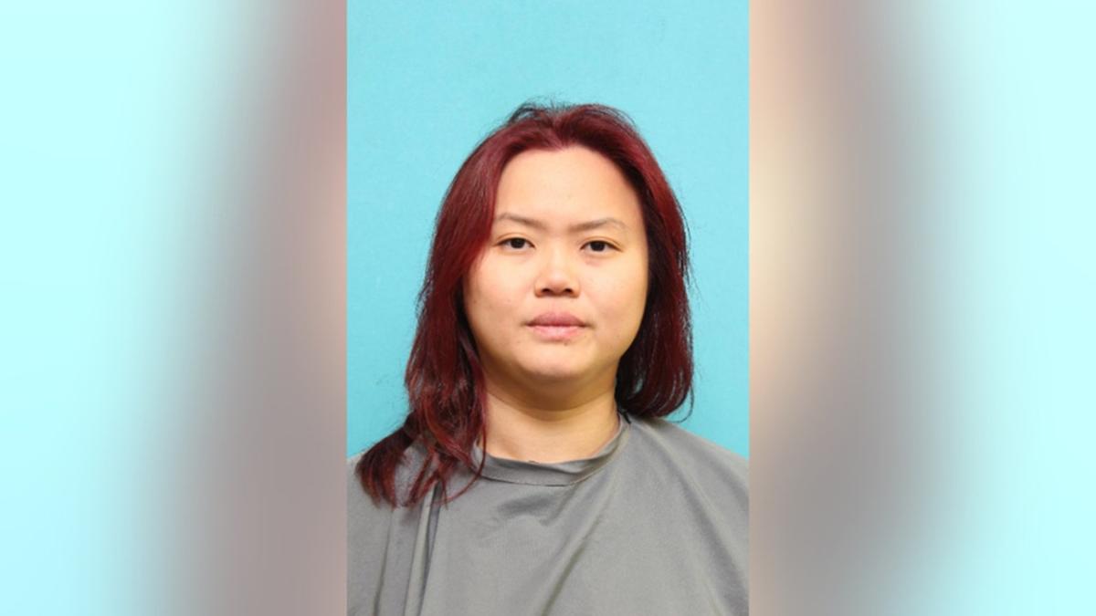 #Texas mom accused of stabbing husband, driving car into pond with her kids inside: police