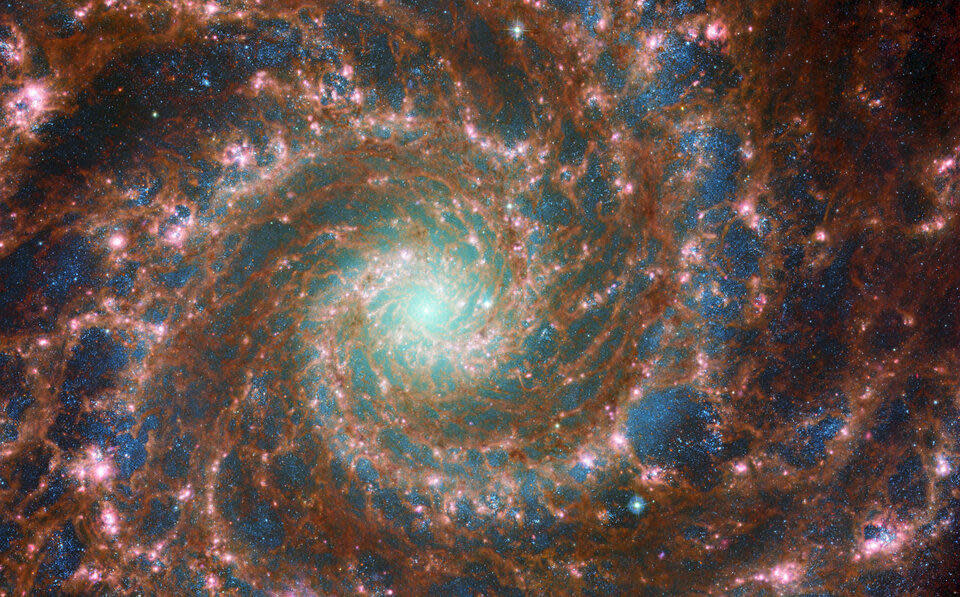 M74 shines at its brightest in this combined optical/mid-infrared image, featuring data from both the NASA/ESA Hubble Space Telescope and the NASA/ESA/CSA James Webb Space Telescope.  / Credit: European Space Agency