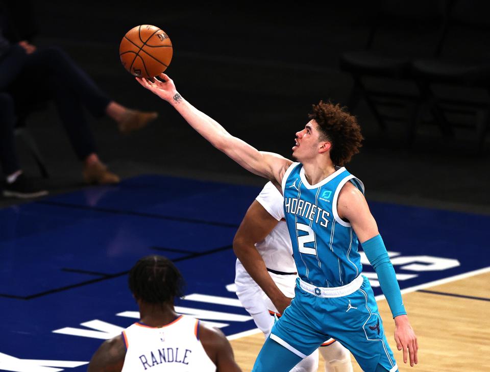 Charlotte Hornets giard LaMelo Ball (2)