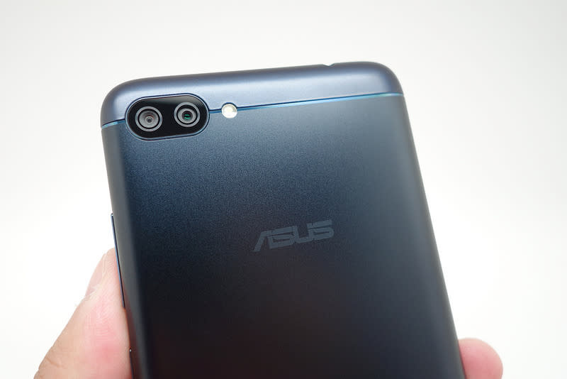 超值雙鏡頭 內建5000mAh的電力怪獸 ASUS Zenfone 4 MAX開箱