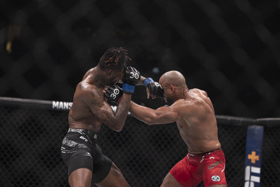 Sedriques Dumas def. Abu Azaitar, UFC 294 (Craig Kidwell–USA TODAY Sports)