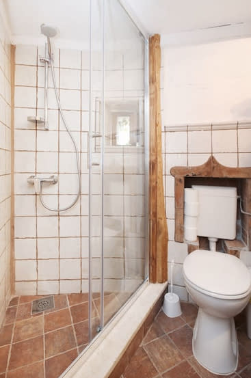<p>Here’s the shower. (Airbnb) </p>