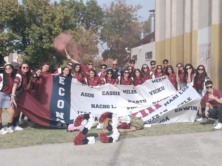 La joven estuvo en la popular presentación de camperas junto a todos sus compañeros