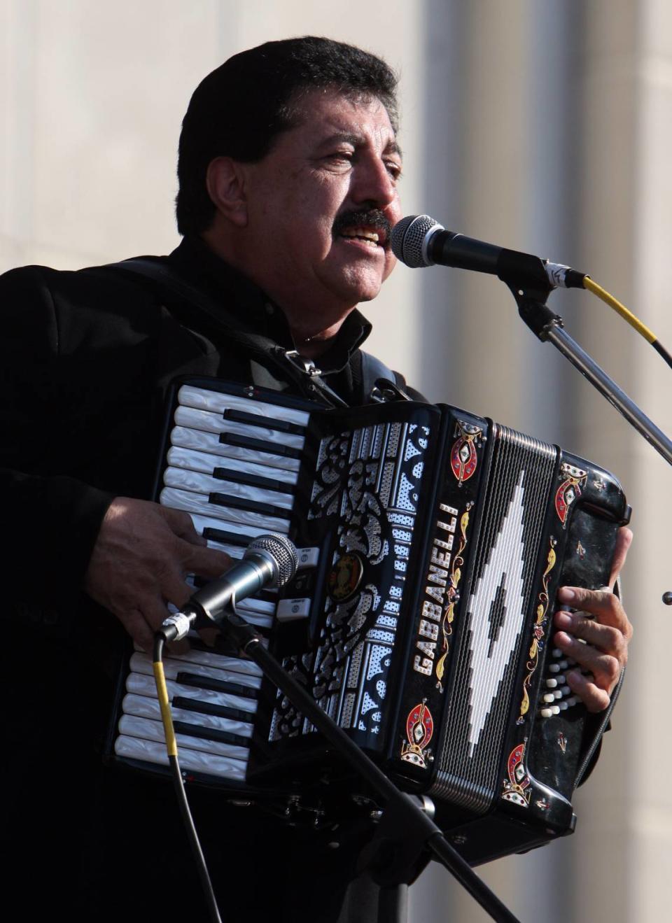 At a time when norteño bands used the button accordion, Rudy Flores employed the piano version. The founder of Los Humildes died Dec. 26 in Houston.