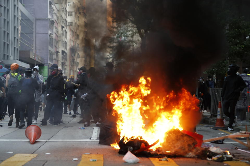 Anti-government protesters make fire to block traffic as they clash with police in Hong Kong, Oct. 1, 2019. (Photo: Vincent Thian/AP)