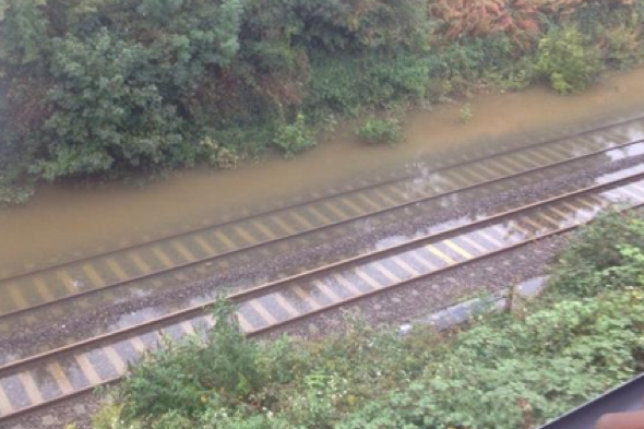 90 passengers evacuated from train after flood and lightning