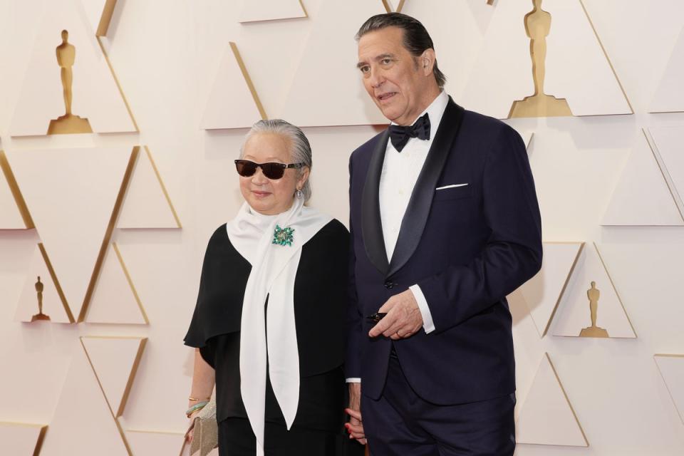 Hinds with wife Hélène Patarot at the 2022 Oscars (Getty)