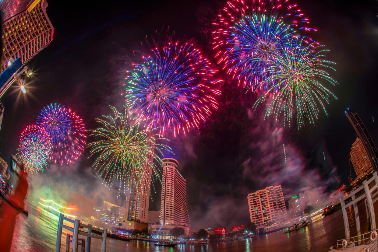 Fantastic multicolour fireworks exploding over the Bangkok cityscape riverside. (Photo: Gettyimages)