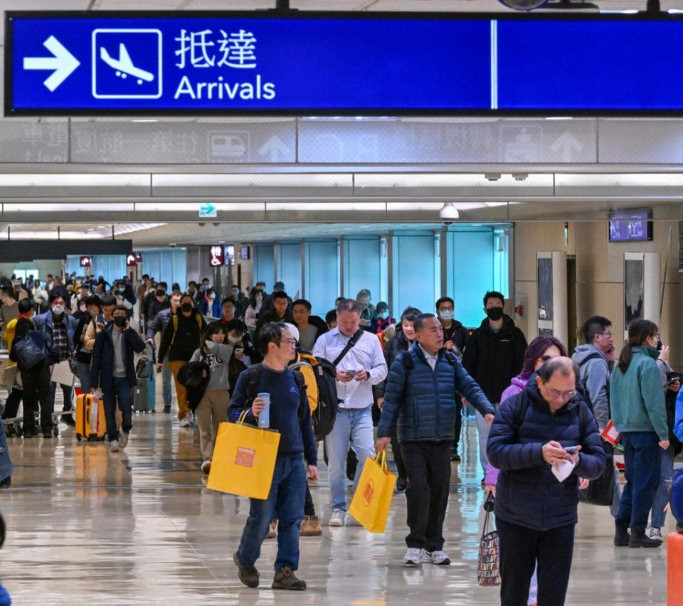 部分遭丟包越南富國島的旅客先行返台，控訴年代旅遊要求他們簽切結書，所有責任自行承擔。(示意圖，與內文無關／陳麒全攝)