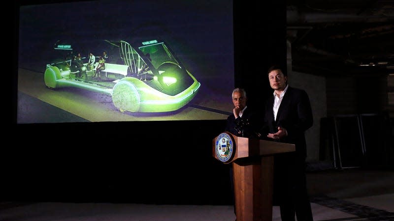 Elon Musk speaks at a press conference with Chicago Mayor Rahm Emanuel (left) about a new transportation system proposed by the Boring Company on June 14, 2018, in Chicago, Illinois. - Photo: Joshua Lott (Getty Images)