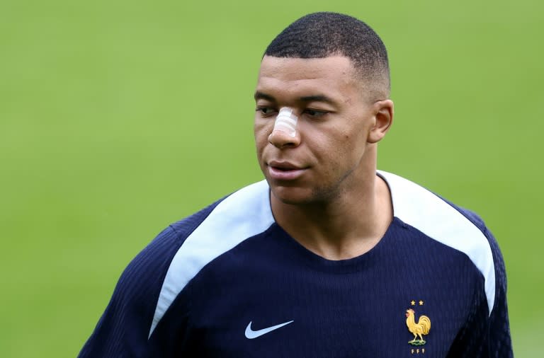 <a class="link " href="https://sports.yahoo.com/soccer/players/3893765/" data-i13n="sec:content-canvas;subsec:anchor_text;elm:context_link" data-ylk="slk:Kylian Mbappe;sec:content-canvas;subsec:anchor_text;elm:context_link;itc:0">Kylian Mbappe</a> trained on his own on Wednesday while wearing a plaster across his nose, after breaking it during <a class="link " href="https://sports.yahoo.com/soccer/teams/france/" data-i13n="sec:content-canvas;subsec:anchor_text;elm:context_link" data-ylk="slk:France;sec:content-canvas;subsec:anchor_text;elm:context_link;itc:0">France</a>'s opening win against Austria (FRANCK FIFE)