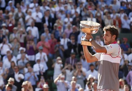 Stan Wawrinka of Switzerland poses with the trophy during the ceremony after winning the men's singles final match against Novak Djokovic of Serbia at the French Open tennis tournament at the Roland Garros stadium in Paris, France, June 7, 2015. REUTERS/Vincent Kessler