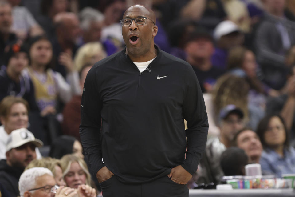 Sacramento Kings coach Mike Brown yells to players during the first half of the team's NBA basketball game against the Golden State Warriors in Sacramento, Calif, Friday, Oct. 27, 2023. (AP Photo/Jed Jacobsohn)