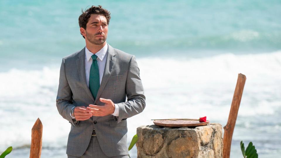 PHOTO: THE BACHELOR – “Finale and After the Final Rose” – After an incredibly emotional season, Joey’s final two women will meet his family in gorgeous Tulum. (John Fleenor/Disney)
