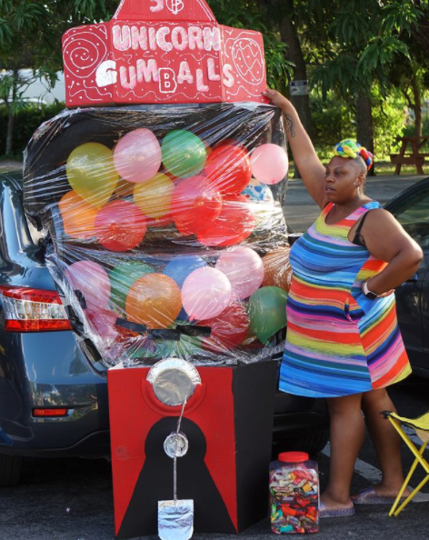 <p>A bunch of blown-up balloons transforms any trunk into a world-class gumball machine — and makes for a colorful display! It's going to put everyone in the mood for gum, too, so make sure you have some to give out.</p><p><em><a href="https://www.instagram.com/p/BppZ8JYH21X/" rel="nofollow noopener" target="_blank" data-ylk="slk:See more @chevydtv »;elm:context_link;itc:0;sec:content-canvas" class="link ">See more @chevydtv »</a></em></p>