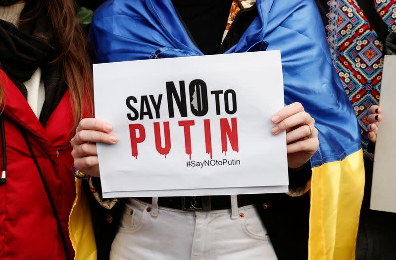 Protest against a potential war in Ukraine, in Paris