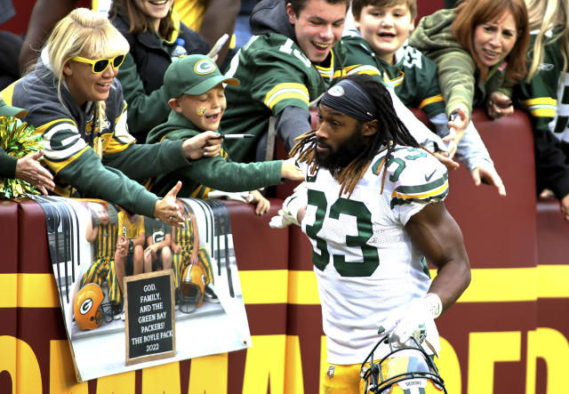 WATCH: Aaron Jones shows up in unique outfit for Sunday Night Football