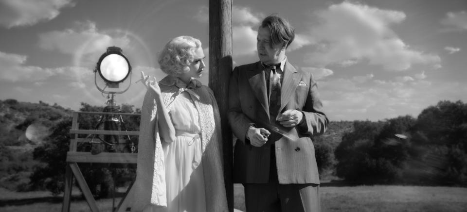 <p>Amanda Seyfried as Marion Davies and Gary Oldman as Herman Mankiewicz in Mank</p> (NETFLIX)