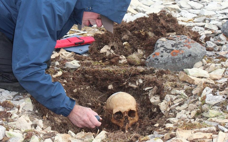 The remains of the officer were discovered on King William Island, Nunavut, a vast Canadian archipelago, in 1859 and were buried. In 2013, the grave was excavated and scientists began their search - Robert W. Park