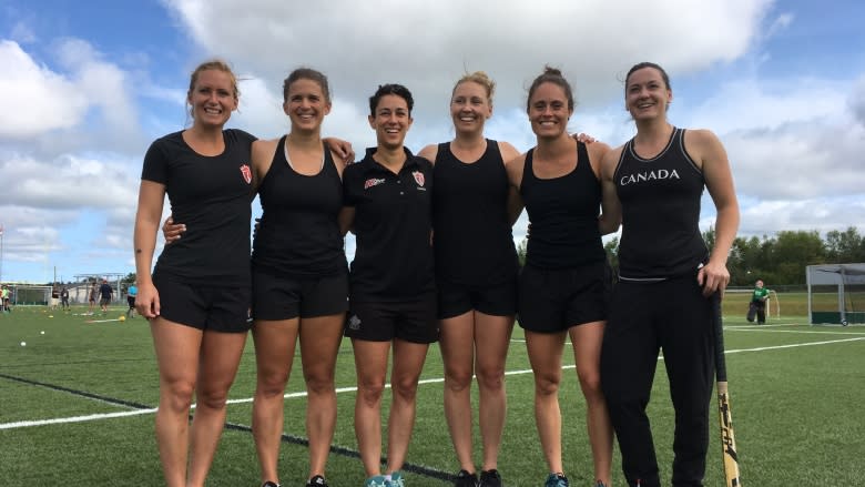 Brushing up with the best: Pro field hockey athletes lead players clinic