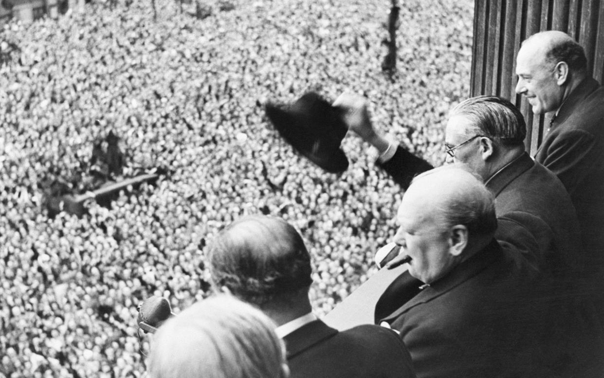 Churchill addresses the crown on 8 May, 1945 - Bettmann