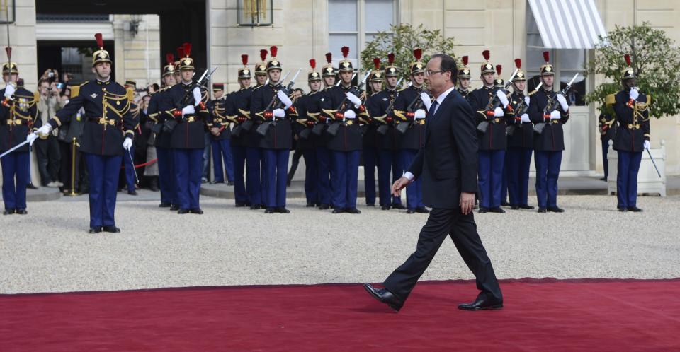 Le candidat PS à la présidentielle François Hollande, sorti vainqueur lors du scrutin du second tour de l'élection présidentielle le 6 mai dernier, arrive à l'Elysée pour être investi officiellement en tant que président de la République. AFP