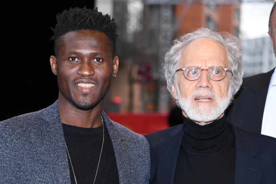 Regisseur Markus Imhoof mit dem Protagonisten Akhet Tewende bei der Premiere seiner Dokumentation „Eldorado“ im Berlinale Palast. (Bild: Getty Images)