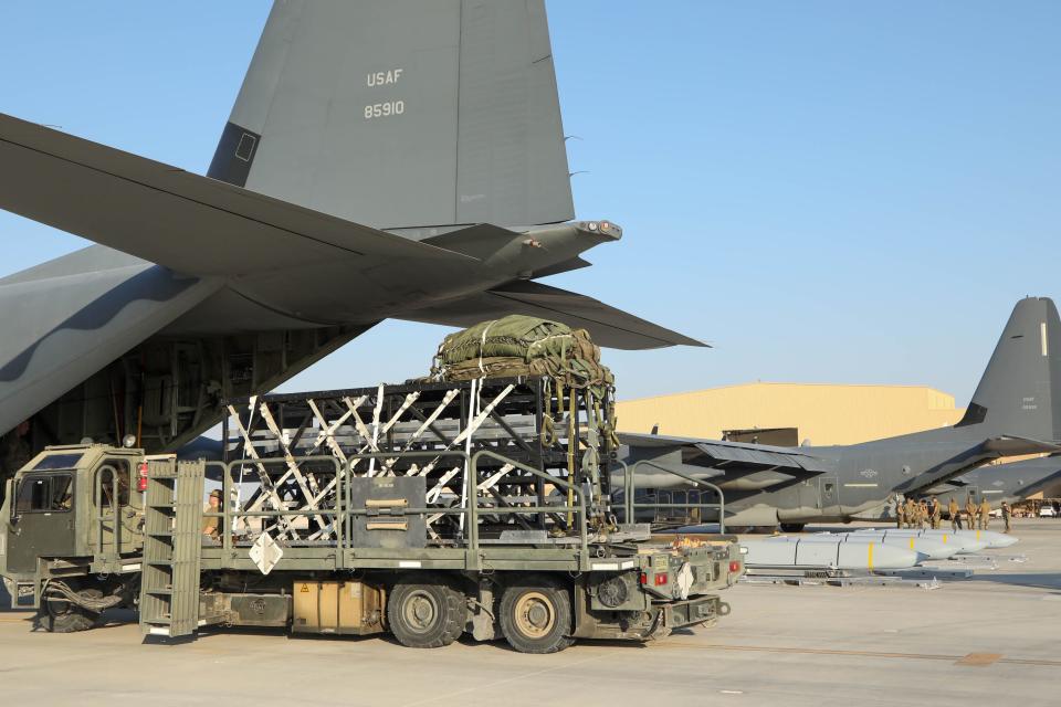 Airmen conduct orientations and static on-load/off-load familiarization rehearsals