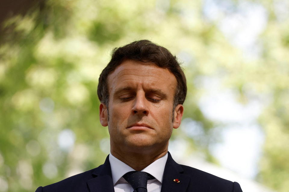 Emmanuel Macron lors d’une cérémonie au jardin du Luxembourg pour marquer l’abolition de l’esclavage et rendre hommage aux victimes de la traite négrière, à Paris, le 10 mai 2022.