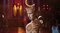 Vor ein paar Jahren musste die erfolgsverwöhnte Sängerin auch mal einen echten Flop verkraften: Die Musical-Adaption "Cats" fiel 2019 bei Kritik und Publikum komplett durch - und dass obwohl Katzenliebhaberin Taylor Swift den Song "Beautiful Ghosts" beisteuerte und als Katze Bombalurina mitspielte. (Bild: 2019 Universal Pictures. All Rights Reserved.)