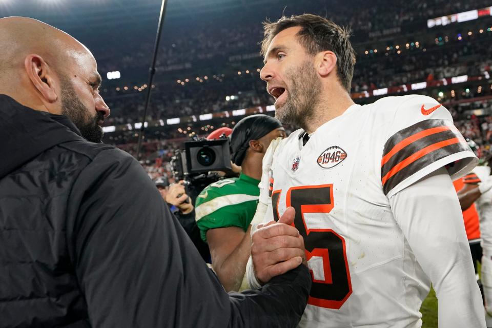 Cleveland Browns quarterback Joe Flacco greets New York Jets head coach Robert Saleh after the Browns win in an NFL football game Thursday, Dec. 28, 2023, in Cleveland. (AP Photo/Sue Ogrocki)