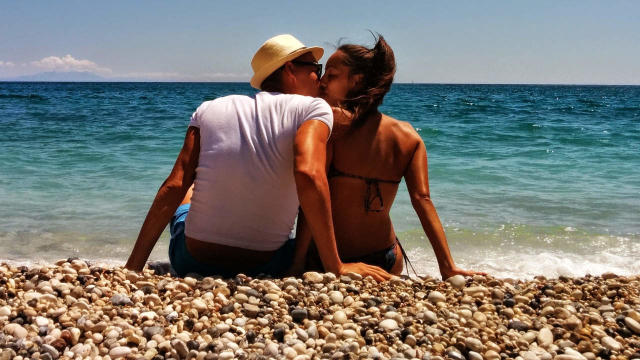 Naked Couples At The Beach - 6 Ways Sex on a Beach or in a Pool Can Harm Your Vagina