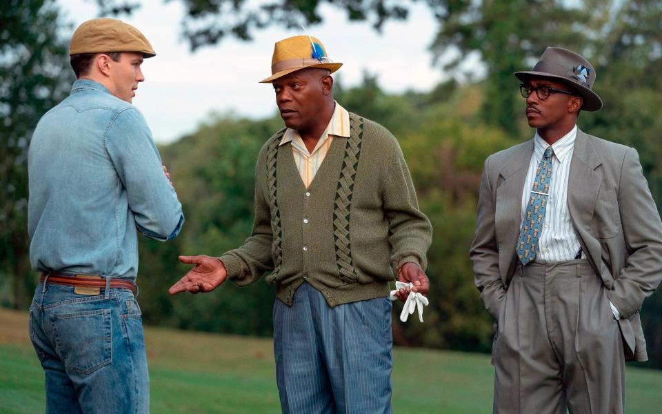 Nicholas Hoult, Samuel L. Jackson and Anthony Mackie in The Banker - Apple TV Plus