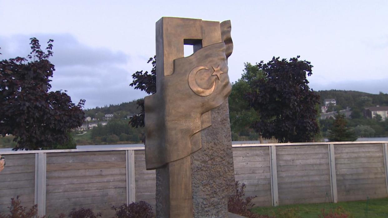 The monument to remember the Turkish soldiers who died fighting in Gallipoli, was unveiled Thursday evening, (Ted Dillon/CBC - image credit)