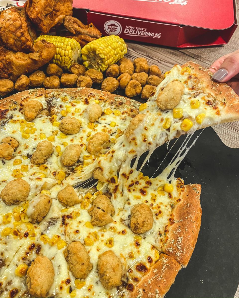 Pizza Hut and KFC create 'Popcorn Chicken Pizza' in UK. Photo: Instagram/pizzahutdeliver.