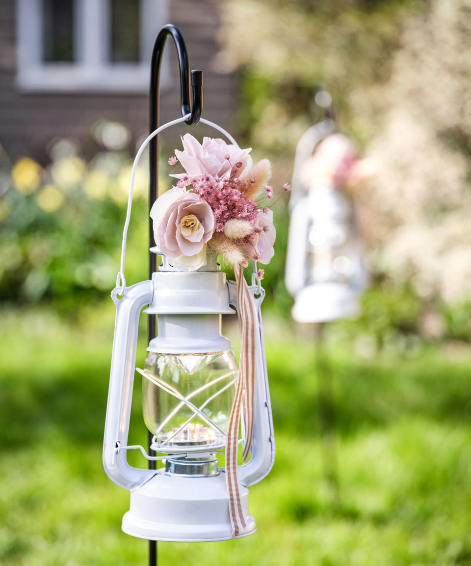 5. DECORATE LANTERNS WITH FLOWERS AND RIBBON