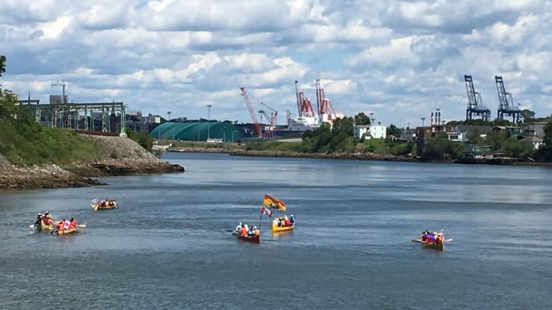 River brigade honouring Canada 150 paddles into Saint John