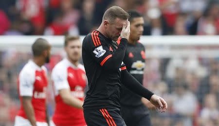 Football - Arsenal v Manchester United - Barclays Premier League - Emirates Stadium - 4/10/15 Manchester United's Wayne Rooney looks dejected at half time Action Images via Reuters / Carl Recine Livepic