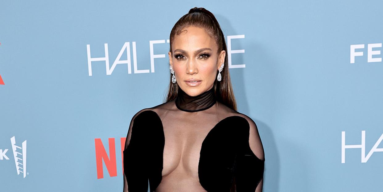 <span class="caption">Jennifer Lopez Wears Sexy Silver Dress</span><span class="photo-credit">Jamie McCarthy - Getty Images</span>