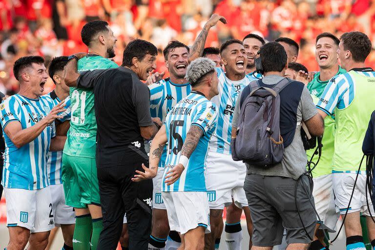 El técnico Gustavo Costas, el plantel de Racing y el reto de la Academia de recuperar el prestigio en los torneos internacionales sin esquivar la competencia local