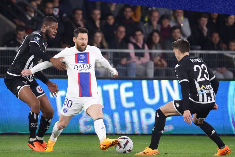 Escena del partido que disputan Angers y Paris Saint-Germain